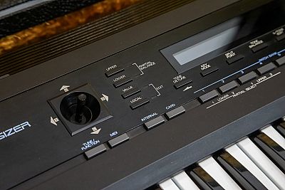 Roland D 50 - syntezator
