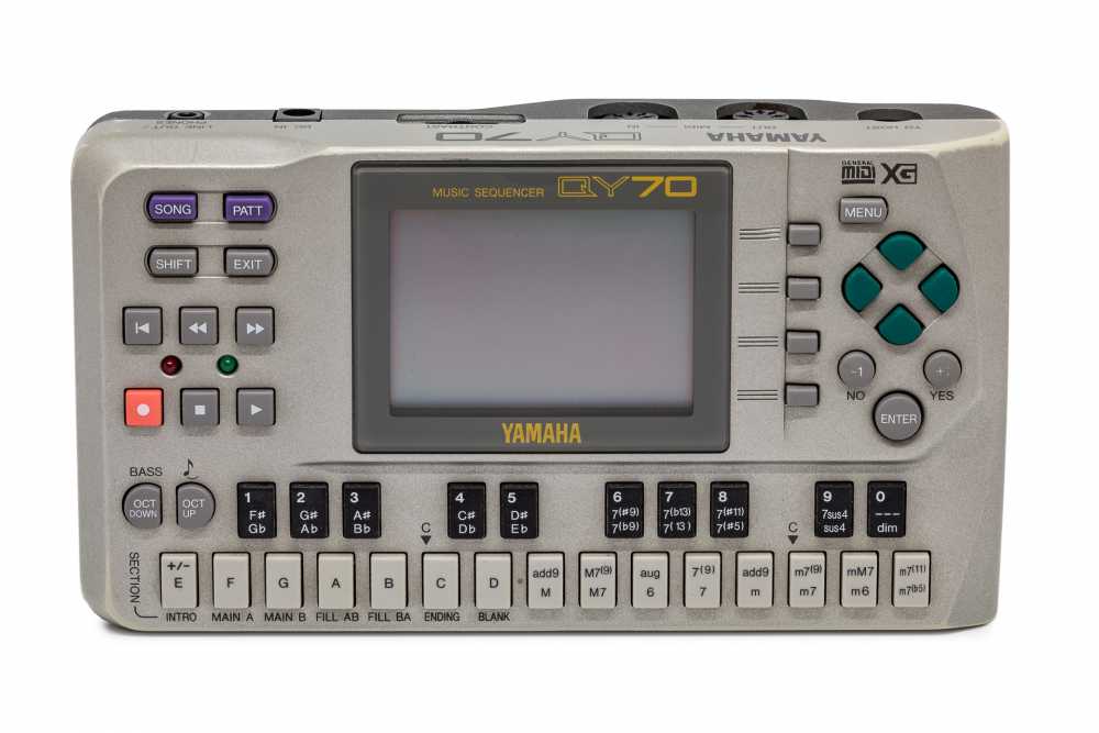 Decybelix: Yamaha QY 70 - sequencer