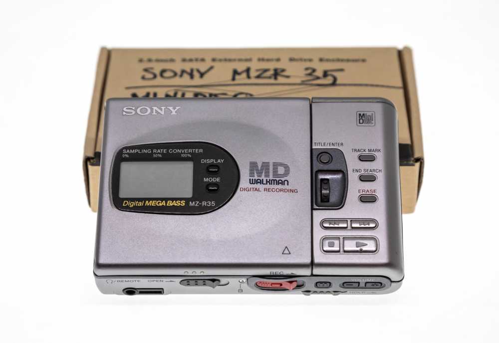 Decybelix: Sony MZ R35
